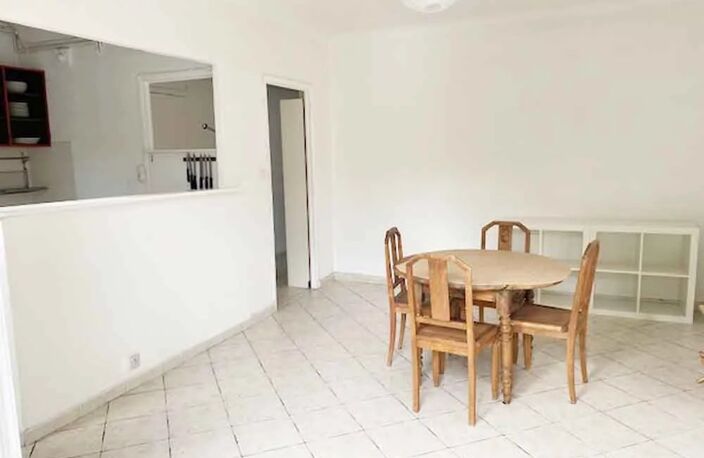 Avignon Intra-Muros, au calme. Appartement P3 avec grand Balcon — photo 3