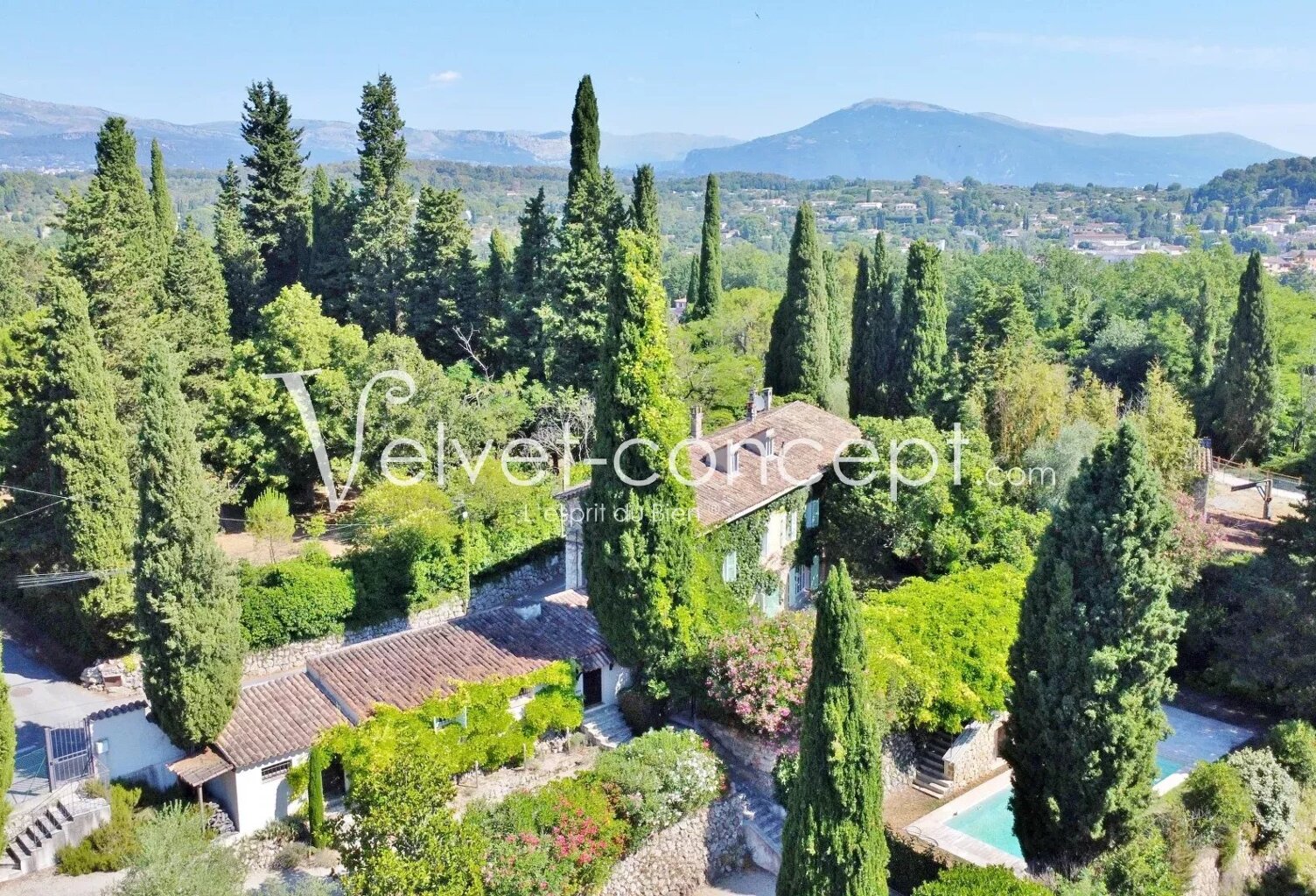MAS DE CHARME  DE 10 PIECES A PIEDS DU VILLAGE — photo 1