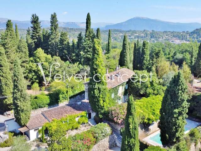 MAS DE CHARME  DE 10 PIECES A PIEDS DU VILLAGE — photo du bien