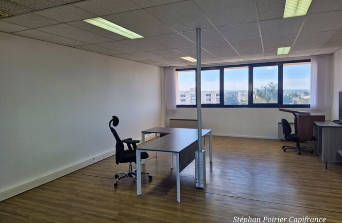 BUREAUX 85 M² À LOUER – AIX-EN-PROVENCE Proximité centre-ville – Idéal professions libérales, médicales et tertiaires — photo 3