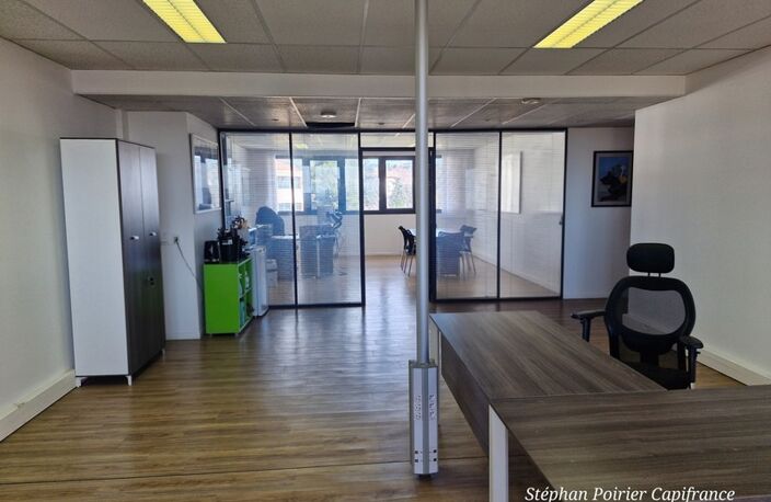 BUREAUX 85 M² À LOUER – AIX-EN-PROVENCE Proximité centre-ville – Idéal professions libérales, médicales et tertiaires — photo 4