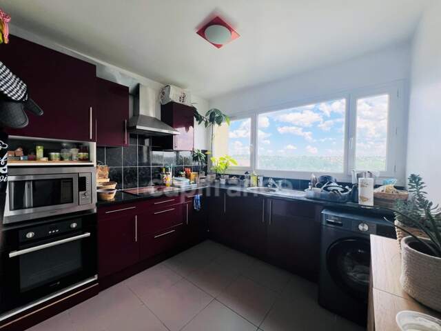 Appartement T2 de 49 m² avec un balcon et une cave à vendre - EPINAY SOUS SENART (91) — photo du bien