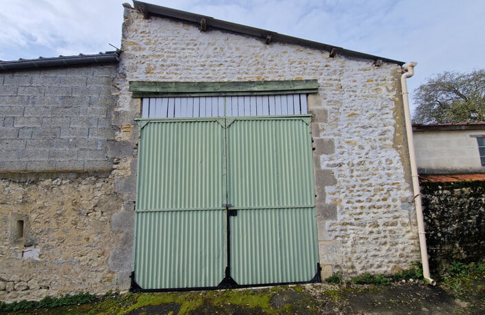 GARAGE à vendre TONNAY BOUTONNE (17) 55 m² — photo 4