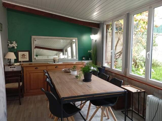 Maison en pierres pleine de charme avec terrain et beau potentiel — photo du bien