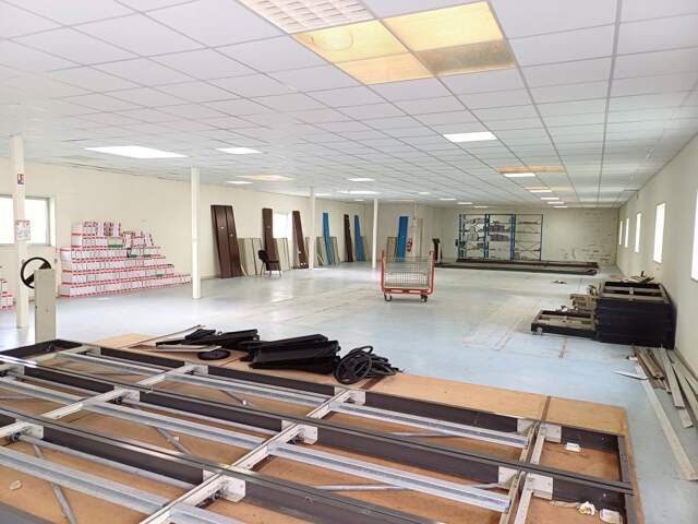 Entrepôt  532 m² pour investisseur — photo du bien