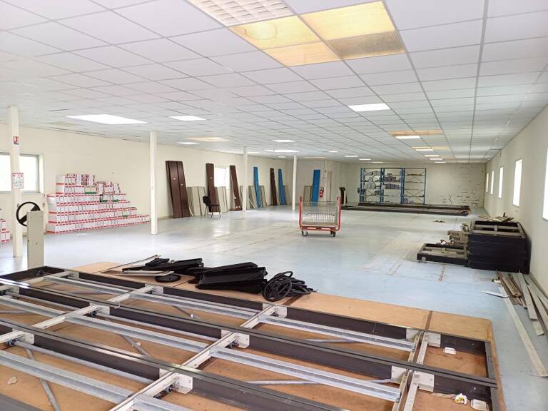 Entrepôt  532 m² pour investisseur — photo 1