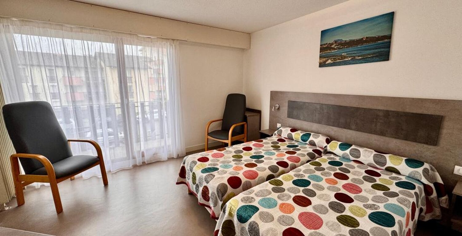   Investissement locatif clé en main – T1 en résidence de tourisme thermale – Revenus nets — photo 1
