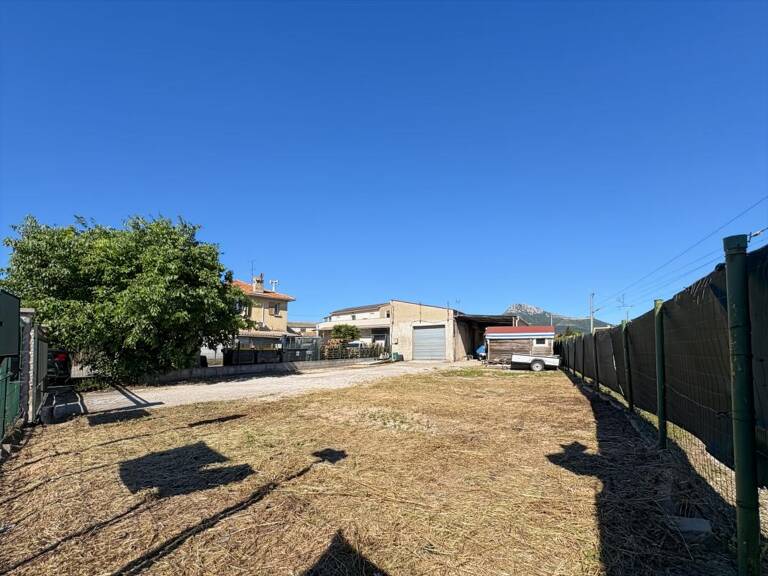 Maison à double destination habitation / activité avec stationnements — photo 1