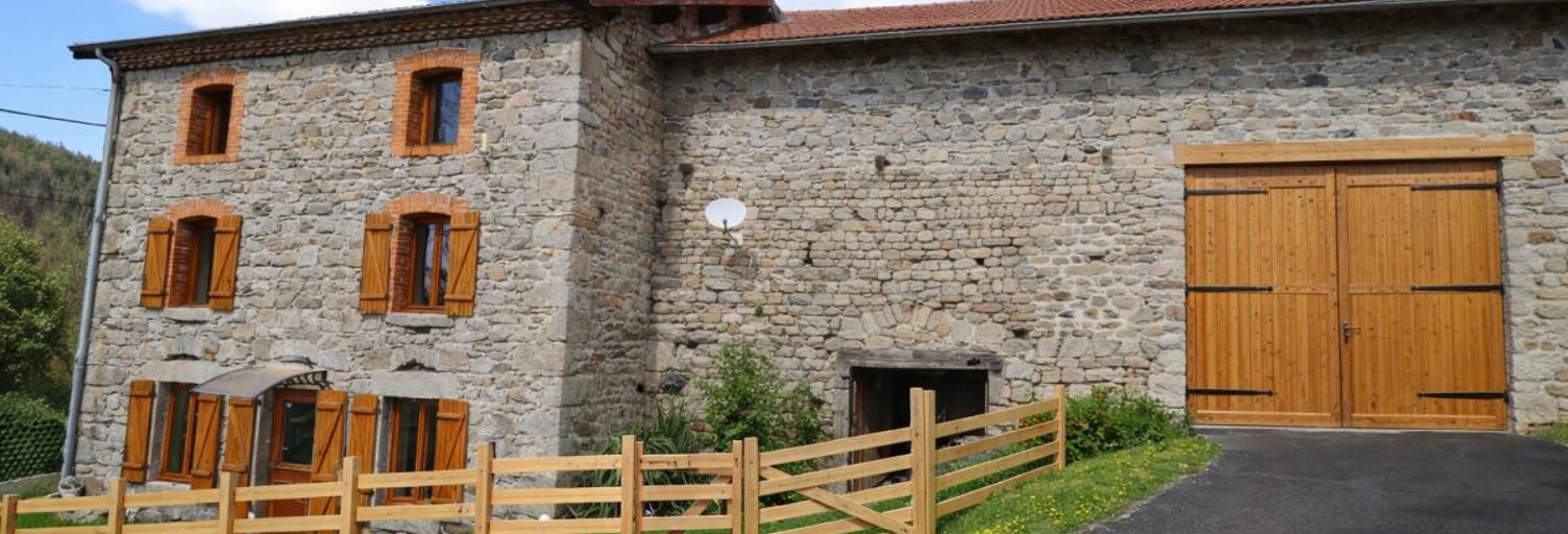 Maison 7 Pièces 150 m² à vendre à Saint-Pierre-la-Bourlhonne (63480)