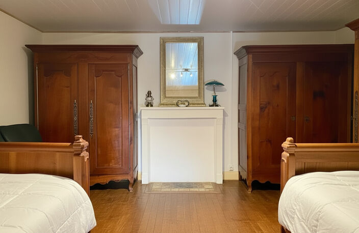 Maison en pierre  avec rivière ,Piscine, Terrain 7 000 m², Lezay (79) — photo 4