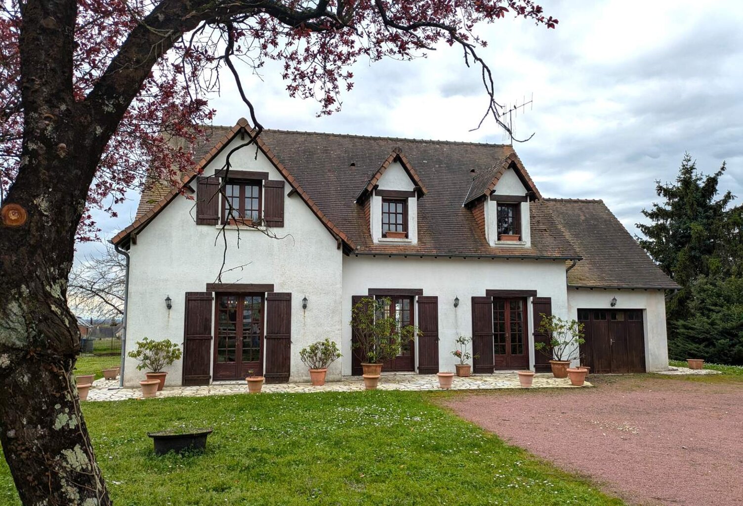 Vente maison 5 pièces 143 m² Noyant-de-Touraine (37800) — photo 1
