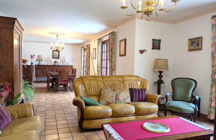 Vente maison 5 pièces 143 m² Noyant-de-Touraine (37800) — photo 2