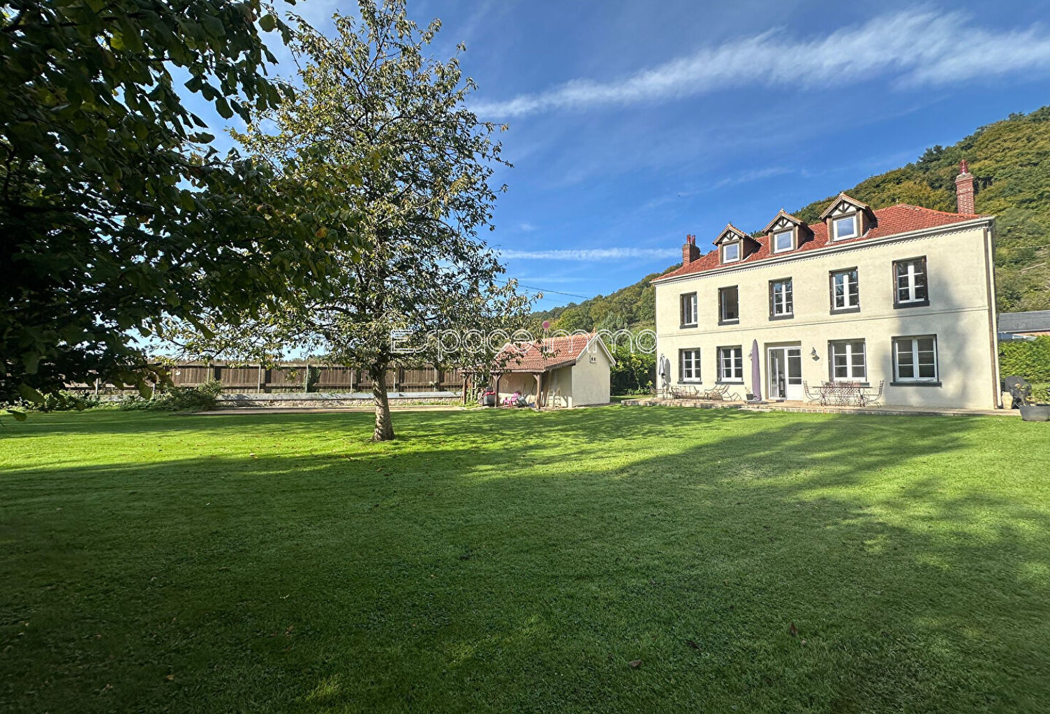 EXCLUSIVITE A MONTVILLE : maison de maître T9 à vendre au bord de l'eau avec dépendances sur terrain de 2800 m² — photo 1