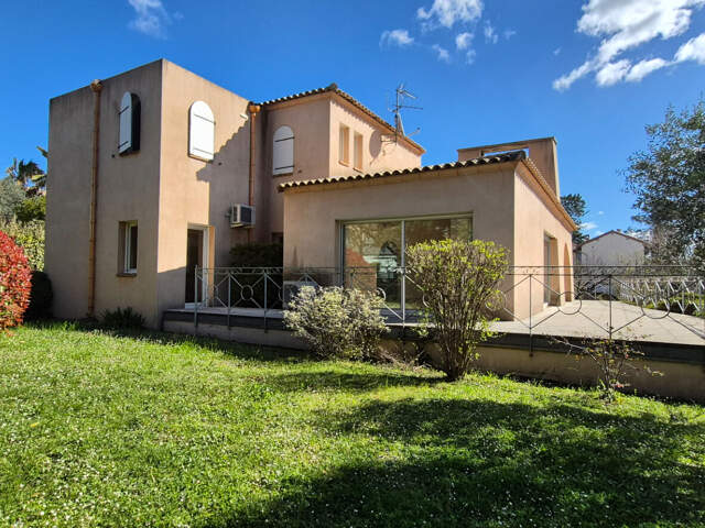 Superbe villa en plein coeur de St Gély — photo du bien