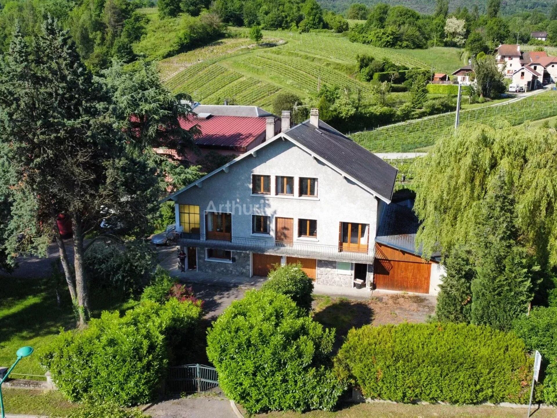 Immeuble 10 pièces 230 m² · à Porte-de-Savoie · 230 m² · 450 000 €