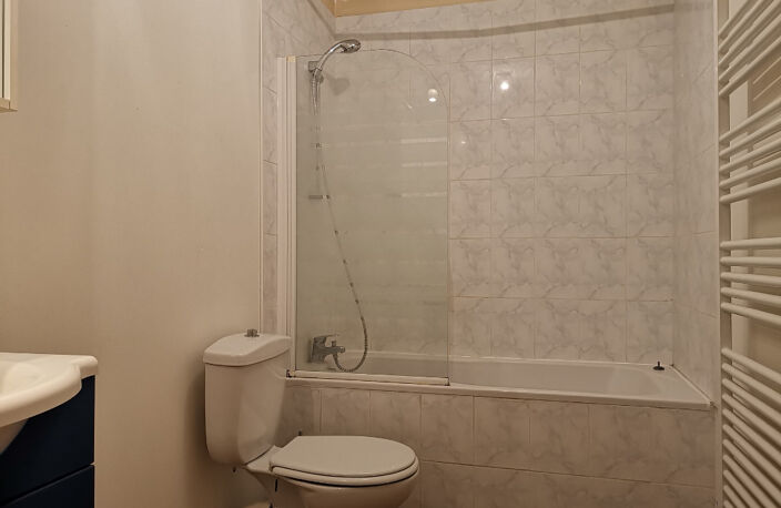Appartement SEVERAC LE CHATEAU - 2 pièce(s) - 47.60 m² — photo 5