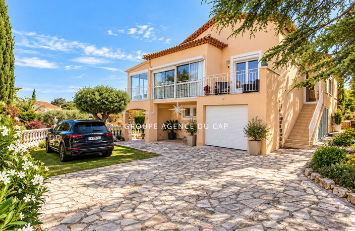 À VENDRE VILLA 5 CHAMBRES AVEC VUE MER PROCHE CENTRE VILLE AVEC PISCINE ET GARAGE DOUBLE, À SAINT AYGULF — photo 4