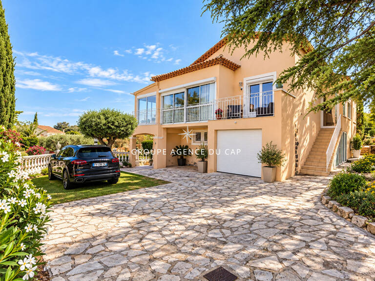 À VENDRE VILLA 5 CHAMBRES AVEC VUE MER PROCHE CENTRE VILLE AVEC PISCINE ET GARAGE DOUBLE, À SAINT AYGULF — photo 1