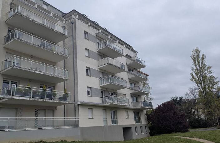 TOURS LAC Appartement 65 M² terrasse 20 M² cellier et garage — photo 2