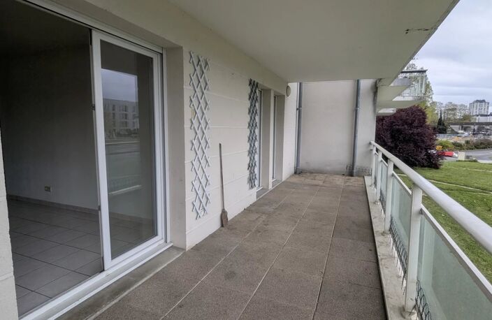 TOURS LAC Appartement 65 M² terrasse 20 M² cellier et garage — photo 4