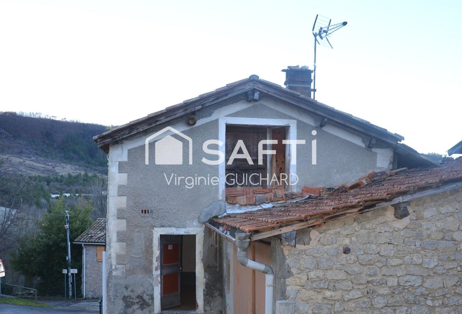 Maison de village mitoyenne ARCHAIL (04) — photo 1