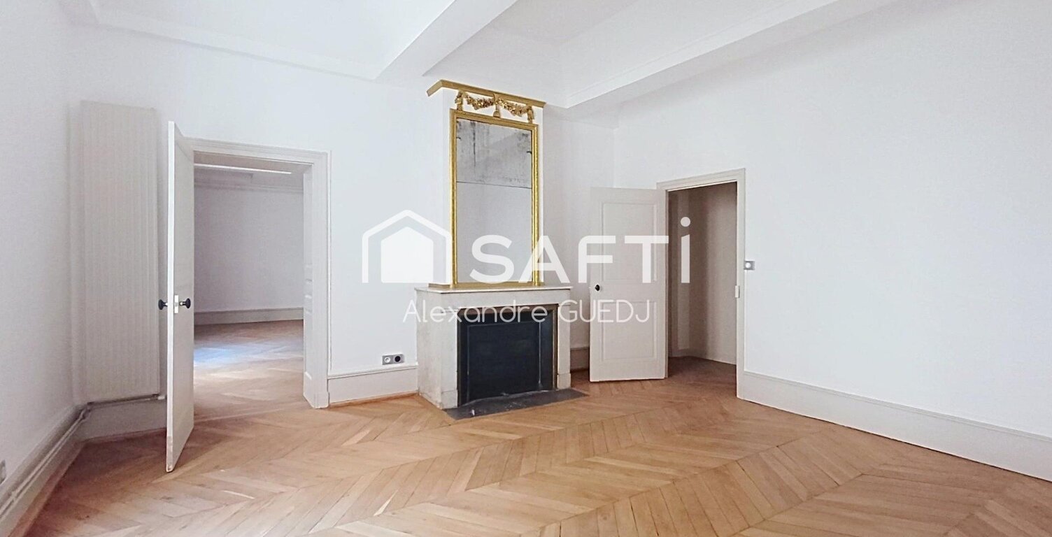 TRES GRAND APPARTEMENT PLACE BELLECOUR LYON — photo 1