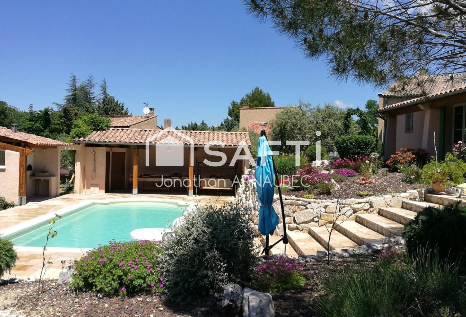 Villa familiale avec piscine, terrasses et excellente performance énergétique — photo 1