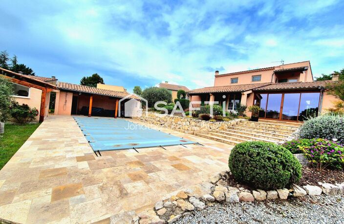 Villa familiale avec piscine, terrasses et excellente performance énergétique — photo 2