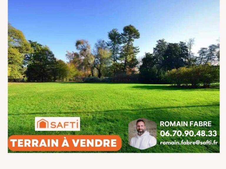 Très grand terrain constructible « libre de constructeur » — photo 1