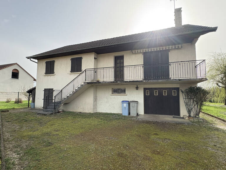Maison familiale avec grand terrain et vue dégagée — photo 1