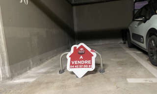 Garage   m² à vendre à Pélissanne (13330)