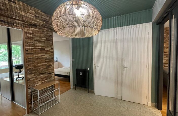 Location appartement 3 pièces 73 m² à Lyon 1 (69001) — photo 2