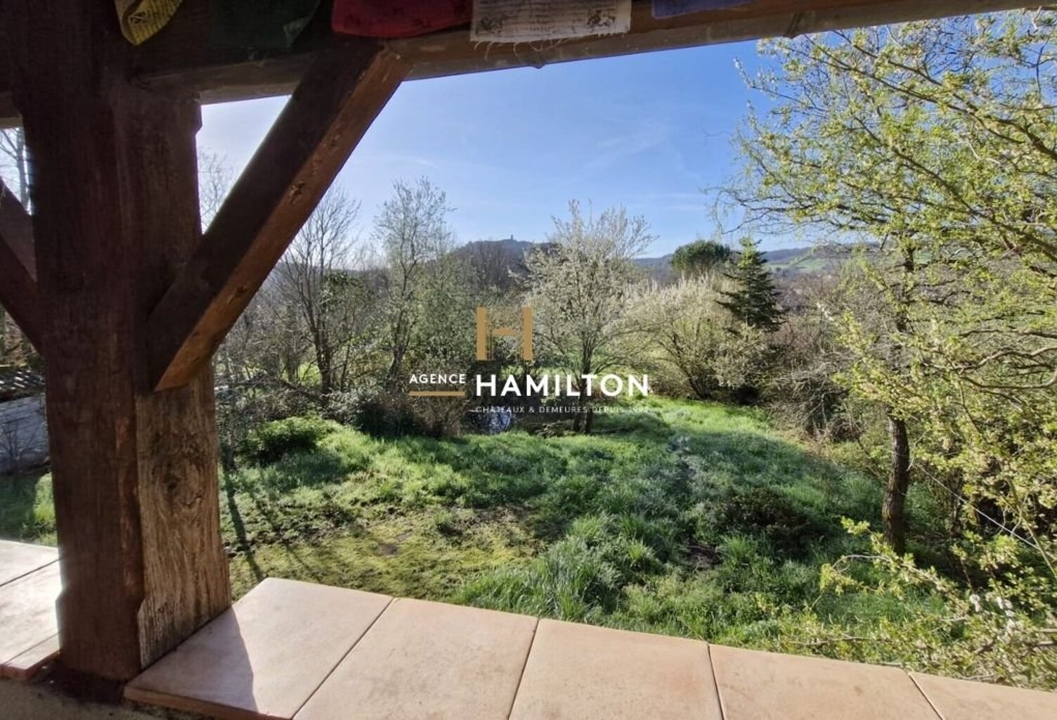 Maison et terrain — photo 1