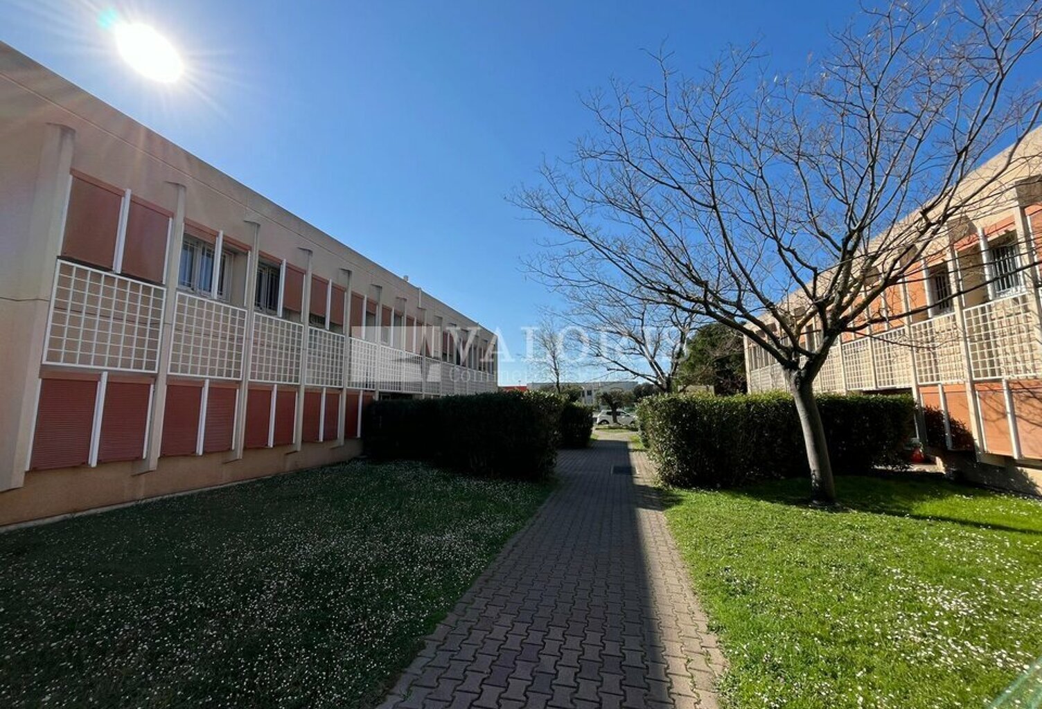 BUREAUX à LOUER — photo 1