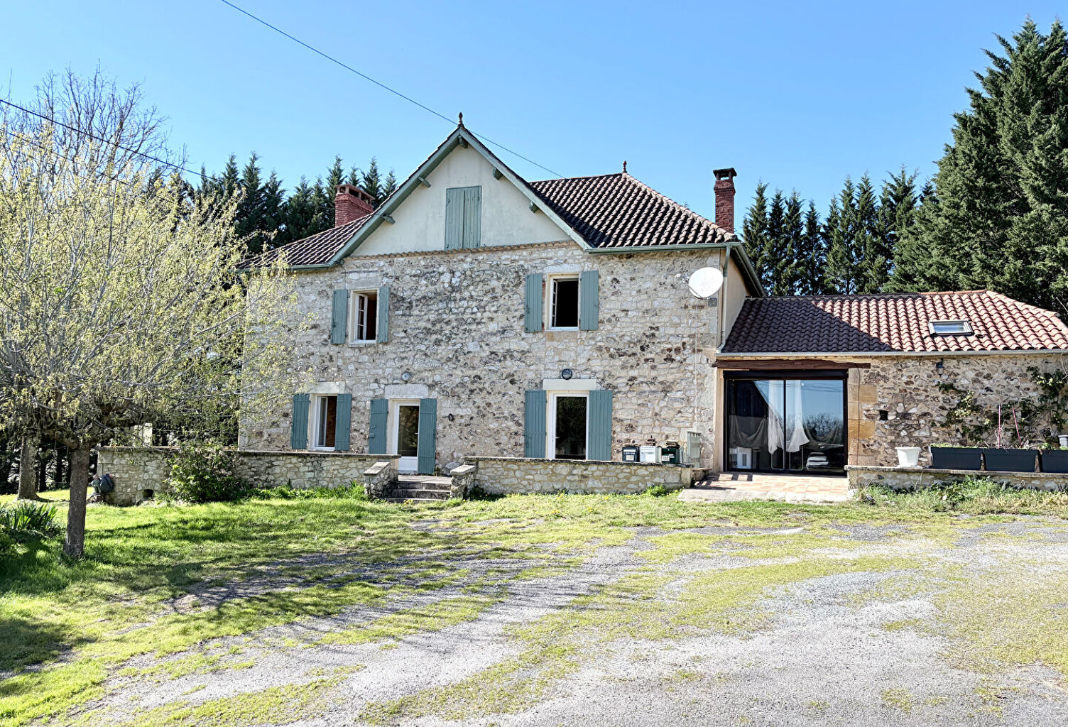 Ensemble immobilier avec 5 logements à 10 min de Villeréal — photo 1