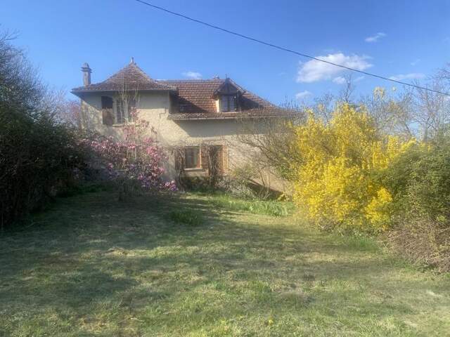 Maison en pierre de 4 pièces principales — photo du bien