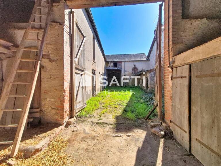 Maison avec dépendances à rénover sur la commune de Nibelle — photo 1