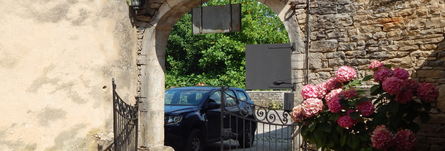 Maison 14 Pièces 402 m² à vendre à Château-Chalon (39210)