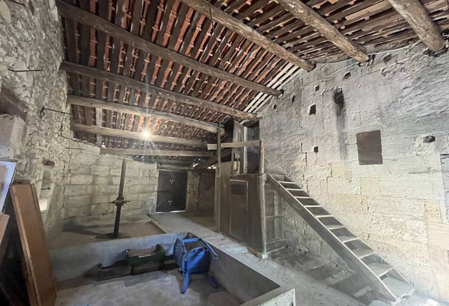Maison en pierre de 4 pièces principales — photo 1