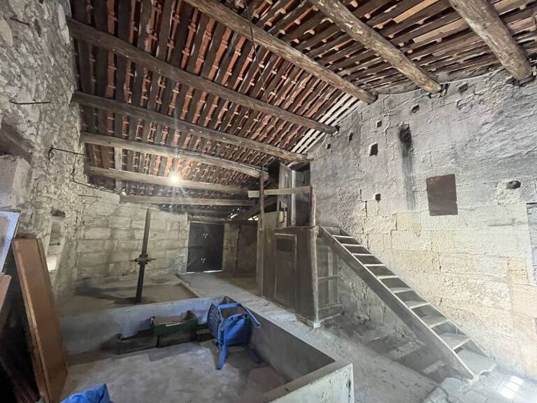 Maison en pierre de 4 pièces principales — photo 1