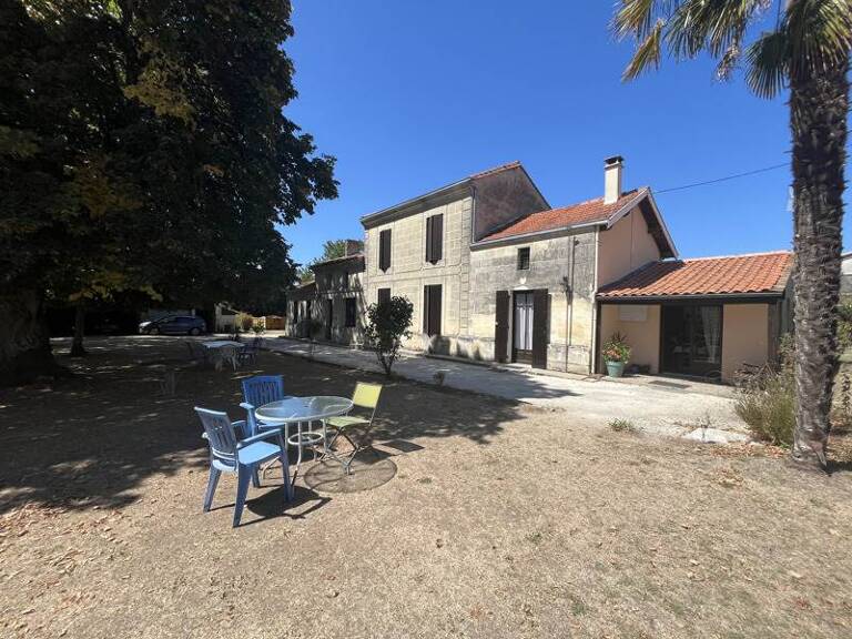 Maison en pierre de 4 pièces principales — photo 1