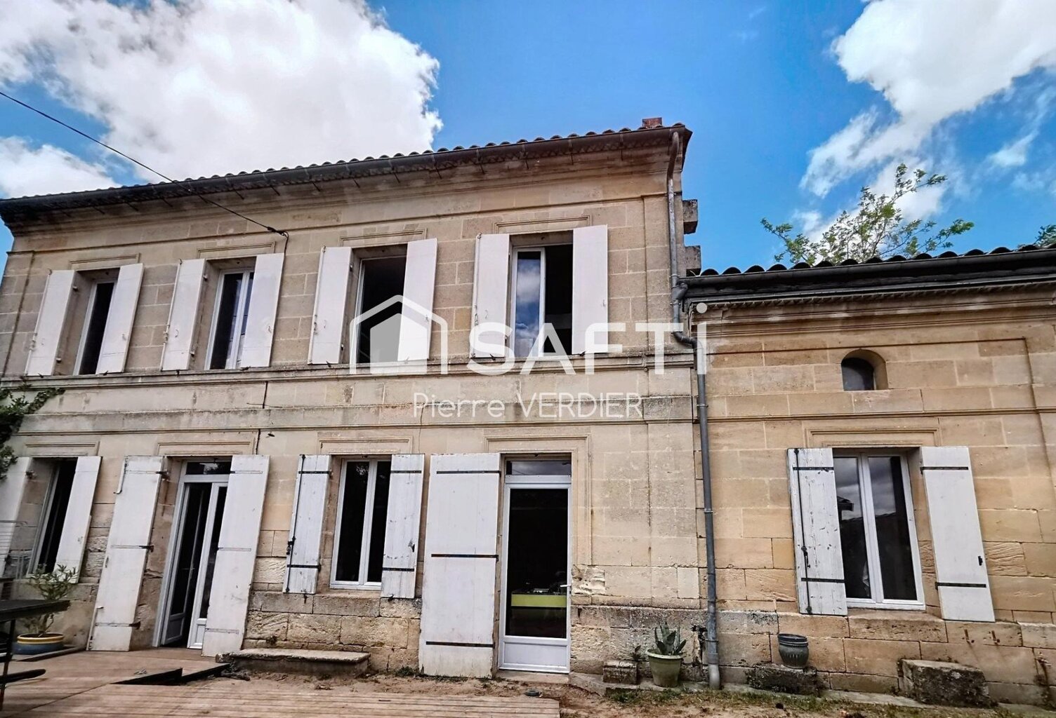 Maison en pierres, fond d'impasse, grand séjour — photo 1