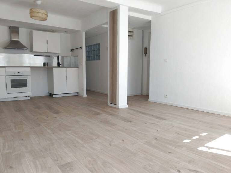 T3 DERNIER ETAGE VUE CHATEAU PROCHE PLACE CLEMENCEAU ET MAINTENON — photo 1