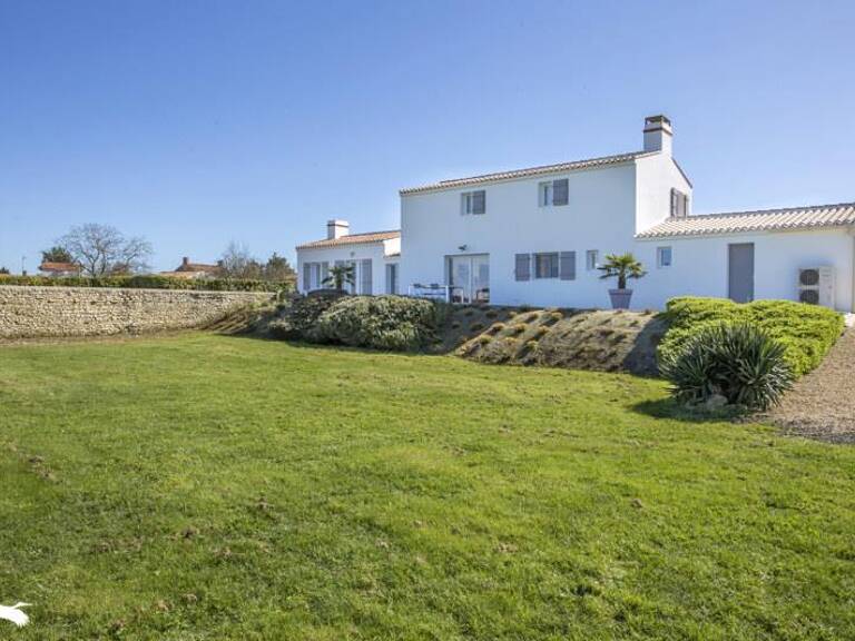 Villa de 7 pièces principales — photo 1