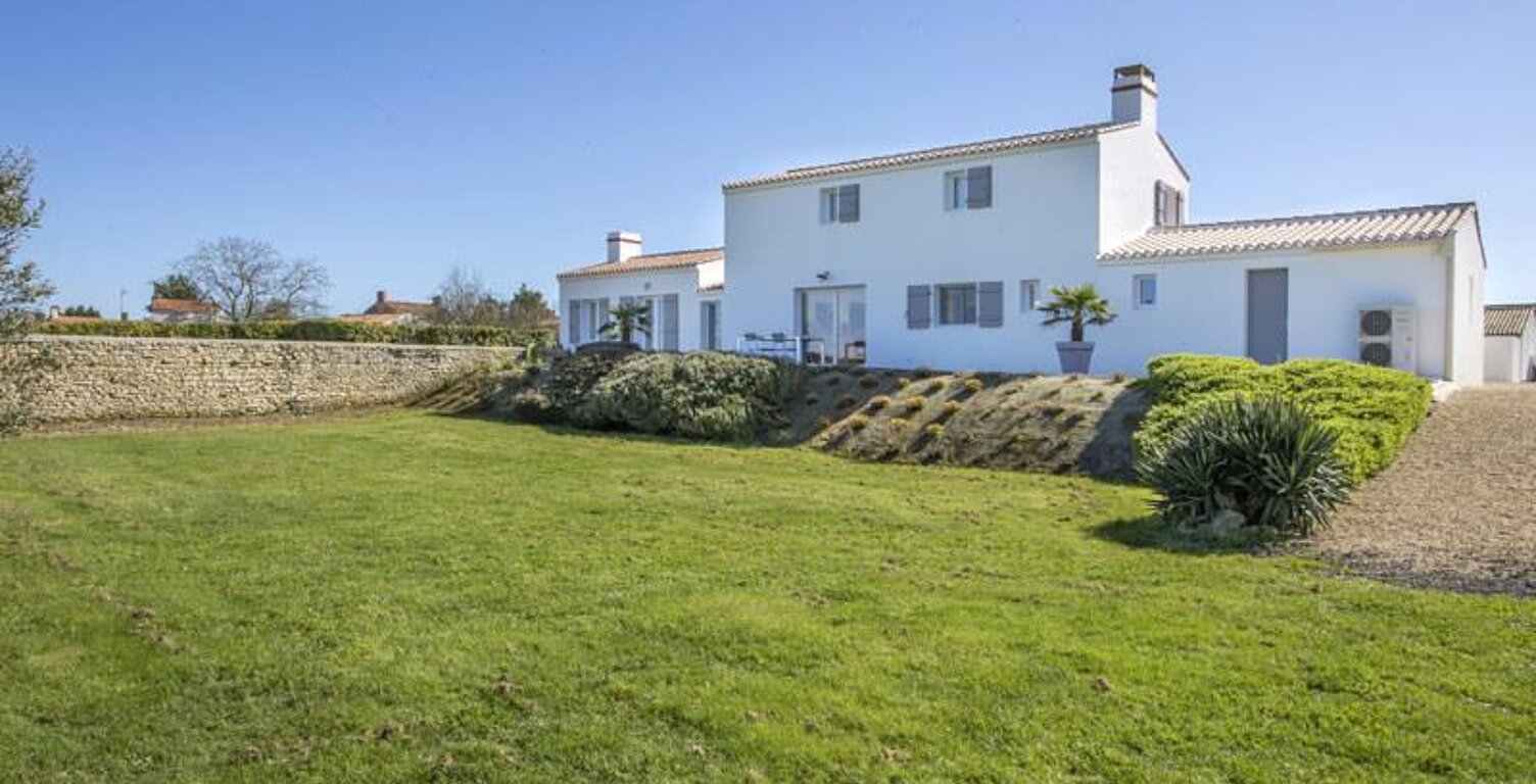 Villa de 7 pièces principales — photo 1