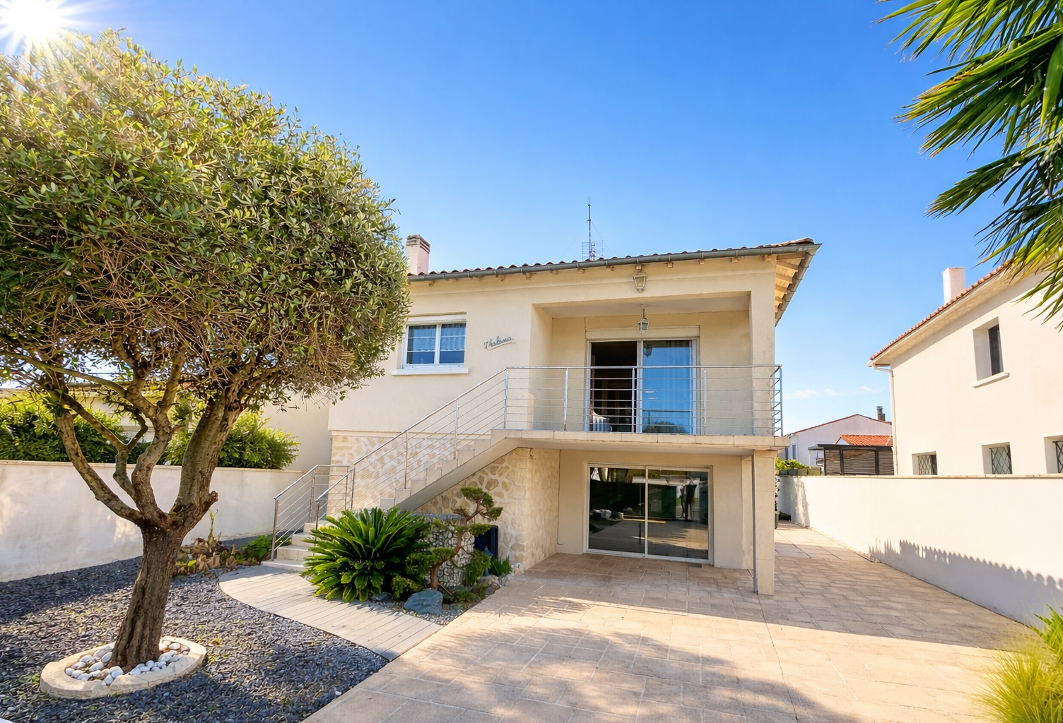 VAUX MAISON AVEC PISCINE ET SPA AU PRIX DE 682 500 EUR HAI — photo 1
