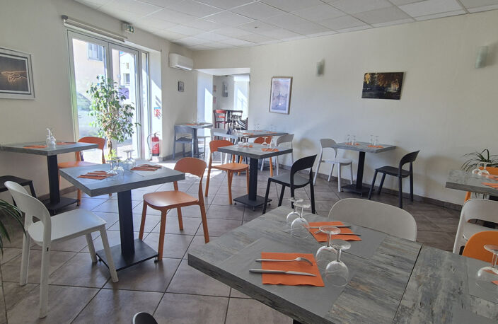 Immeuble mixte avec local commercial   Emplacement premium face au Canal du Midi   Castelnaudary — photo 2