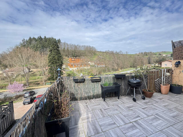 Maison en pierre avec terrasse — photo du bien