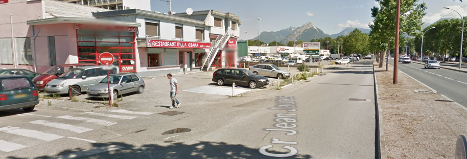 Commerce  650 m² à louer à Échirolles (38130)