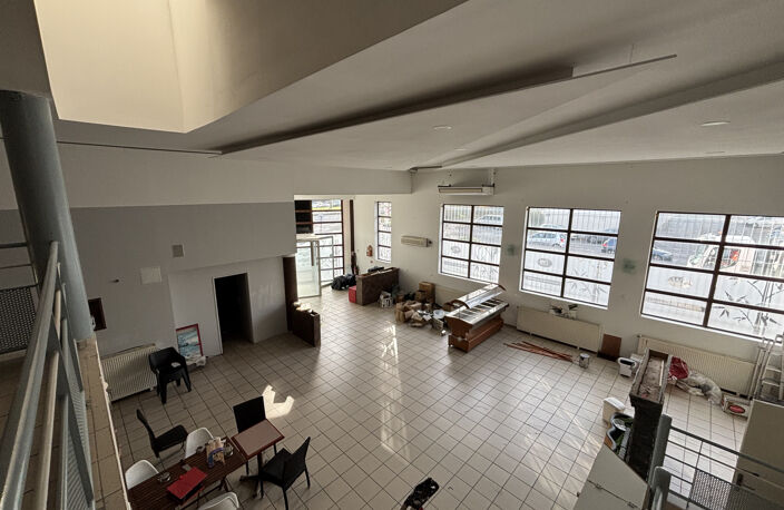 Local Commercial 650 m2 — photo 2